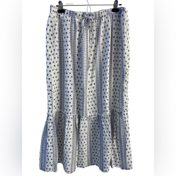 MDRN Dresses & Skirts - Mdrn Blue And White Tier Maxi Skirt Stitching Flaw
Flowy Floral Design Size XL